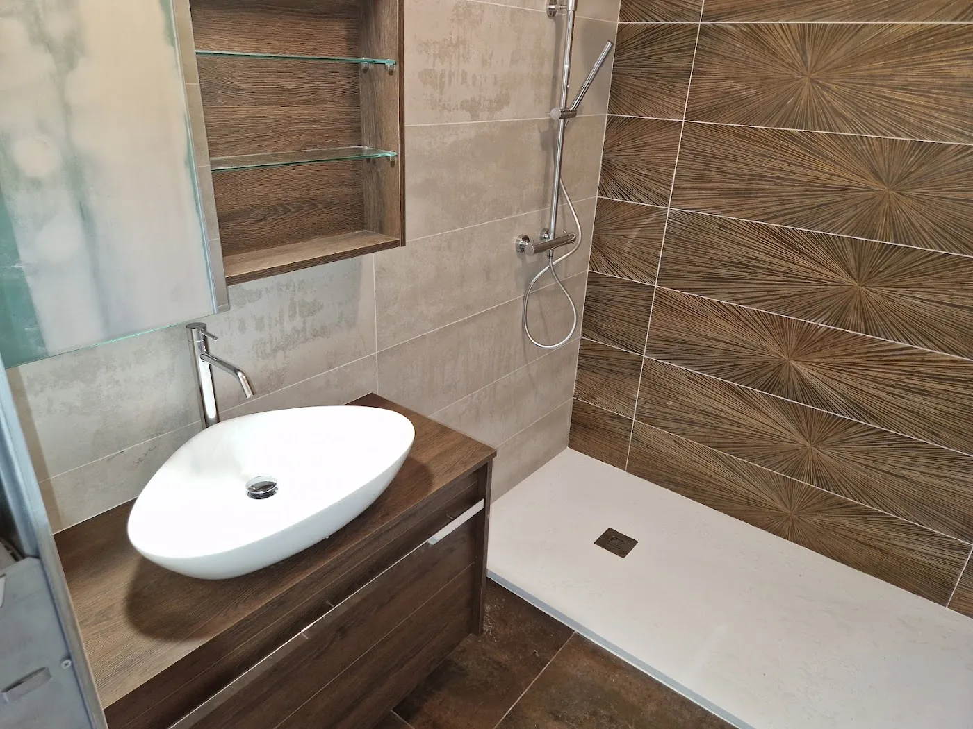 Salle de bain terminée après travaux de plomberie